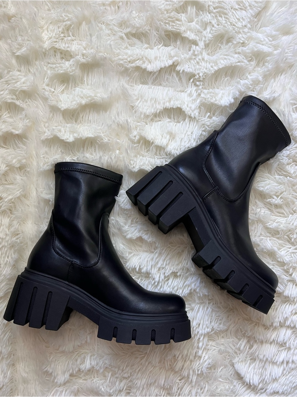 Steve Madden Black Boomba Lug Sole Ankle Boot - Picture 5 of 8